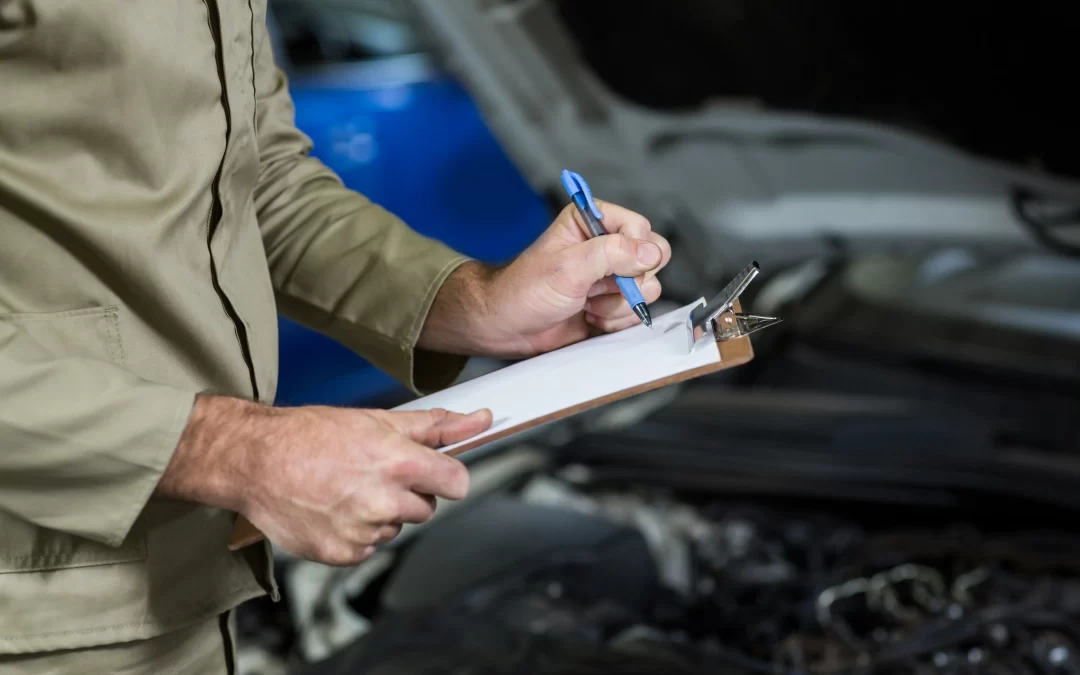 Controllo auto in officina prima di partire per le vacanze